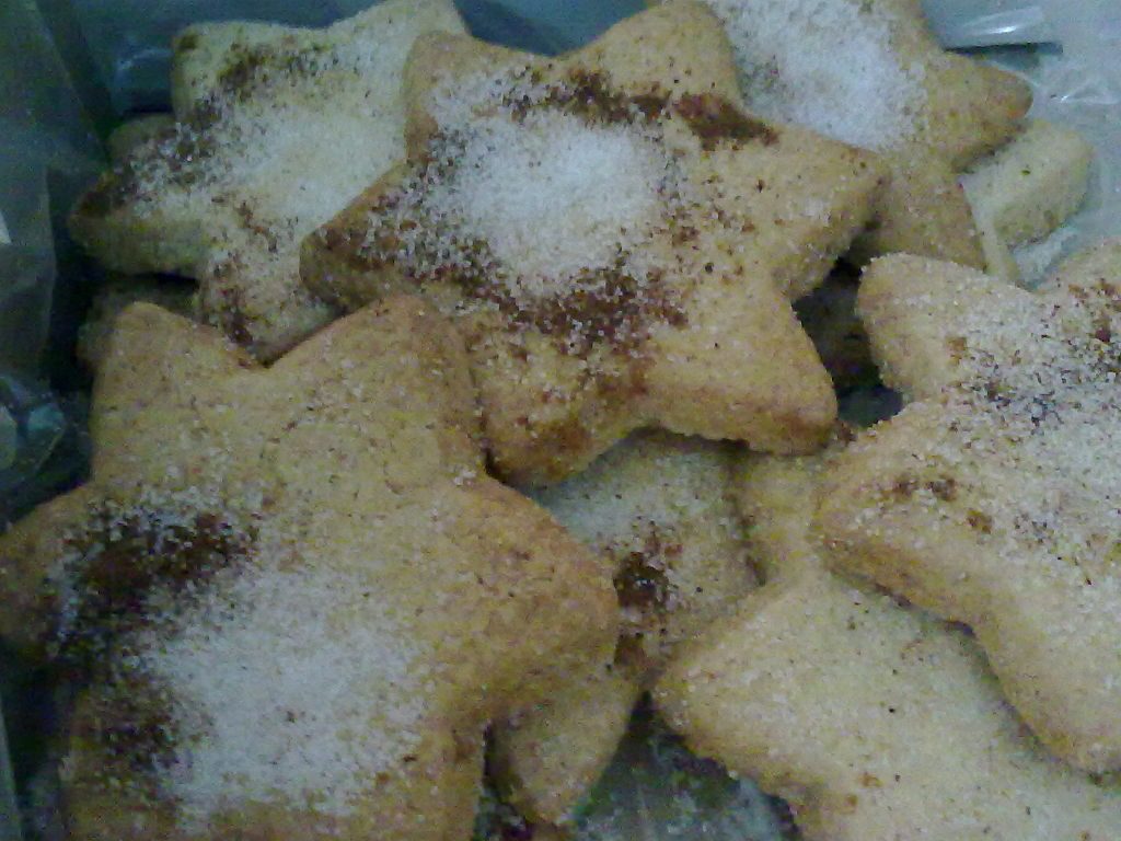 Las almendras tostadas son la base de este dulce típico de Navidad. Foto: Wikimedia Commons
