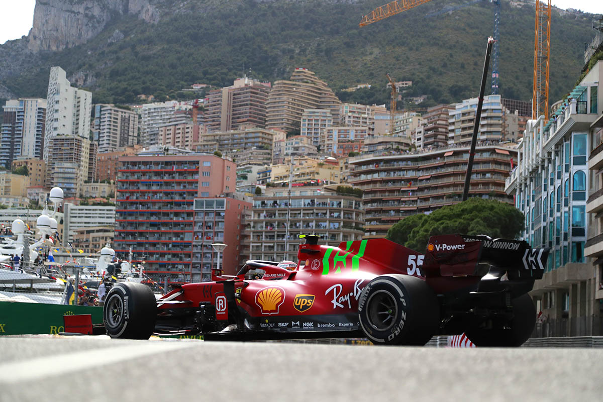 Carlos Sainz logra su primer podio con Ferrari